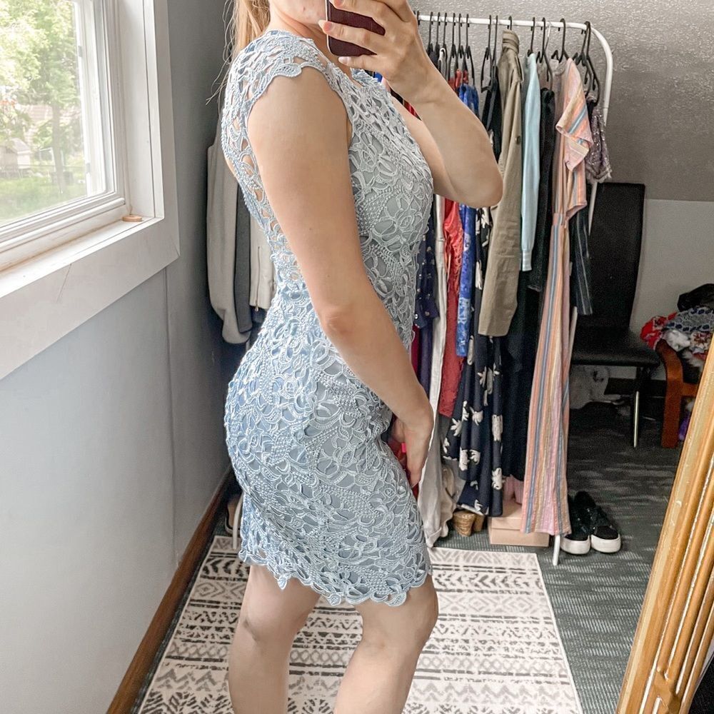 Alice + Olivia Clover Lace Cut Out Back Mini Dress Blue 4 - Picture 2 of 8